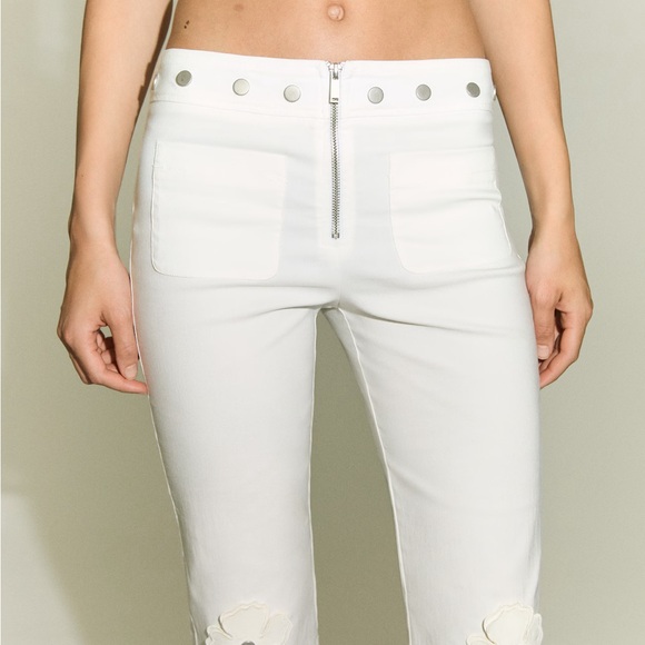 White denim capri pants and top with silver studs - Picture 6 of 6